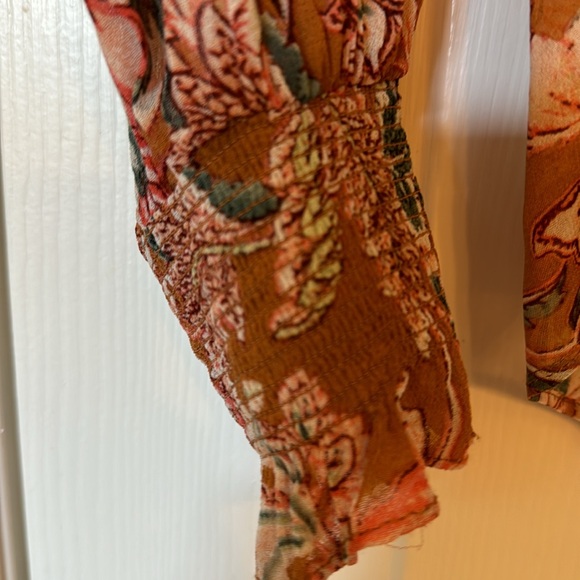 Women’s Top - Picture 4 of 6